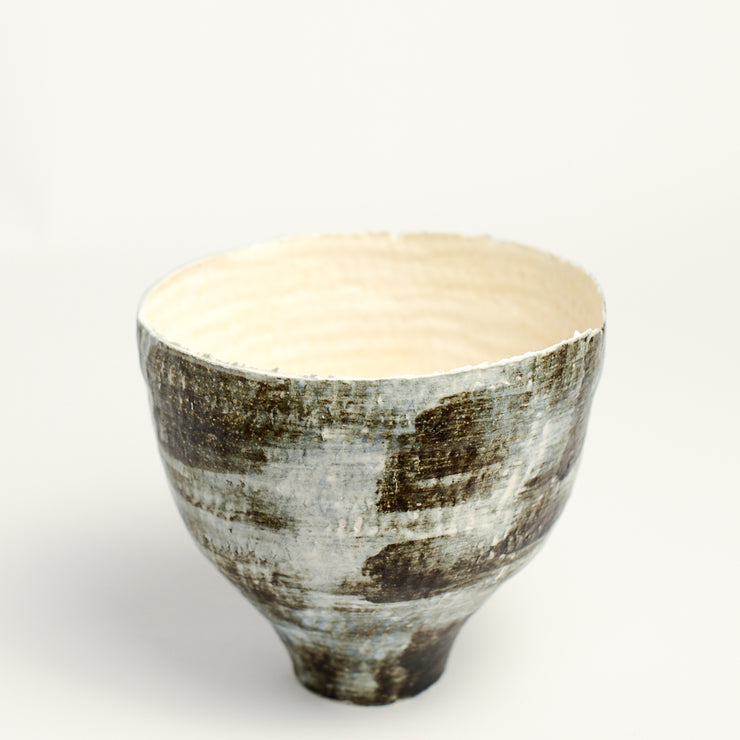 gốm maker is the ceramic practice of Thannie Phan, a Vietnamese artist and potter now based in Naarm.  Thannie&