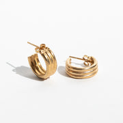 KIRA EDWARDS is a contemporary jeweller, utilising traditional techniques to make organic sculptural pieces. Her work is an ode to the making process, embracing the imperfections and beauty that arise along the way. Exploring texture, sculpture and mixed metals, her work aims to capture a natural ease.