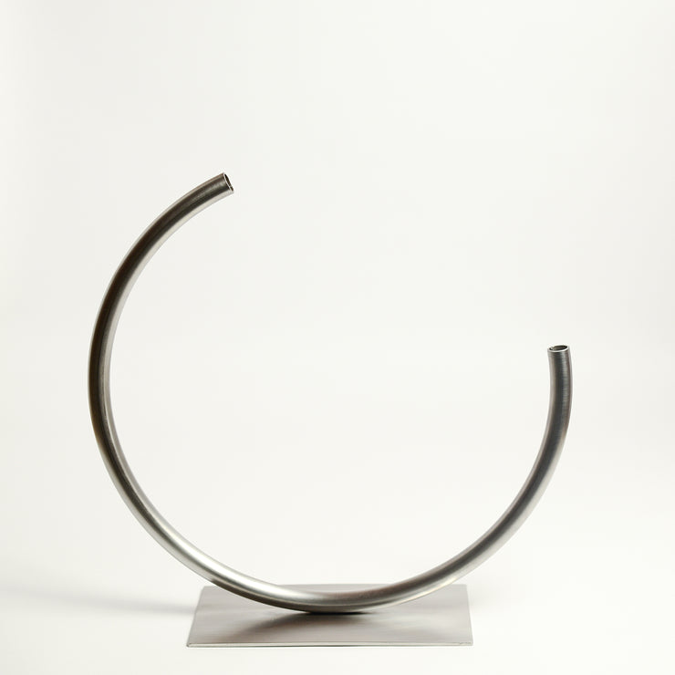 Stainless steel vase by ACV studio Anna Varendorff