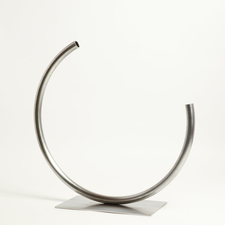 Stainless steel vase by ACV studio Anna Varendorff