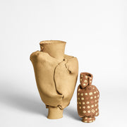 ANNA GLEESON is an Australian artist now based in New-York. Anna creates contemporary ceramic sculptures using traditional hand-building techniques which she manipulates in order to distort the expected aesthetic of a vessel, creating playful and intriguing sculptures. 