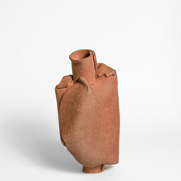 ANNA GLEESON is an Australian artist now based in New-York. Anna creates contemporary ceramic sculptures using traditional hand-building techniques which she manipulates in order to distort the expected aesthetic of a vessel, creating playful and intriguing sculptures. 
