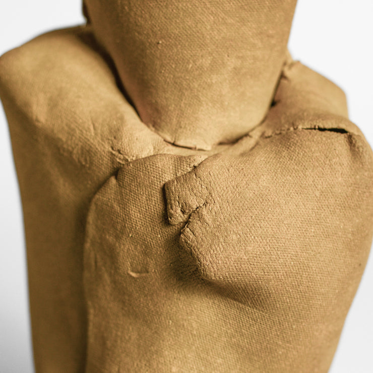 ANNA GLEESON is an Australian artist now based in New-York. Anna creates contemporary ceramic sculptures using traditional hand-building techniques which she manipulates in order to distort the expected aesthetic of a vessel, creating playful and intriguing sculptures. 