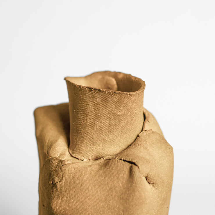 ANNA GLEESON is an Australian artist now based in New-York. Anna creates contemporary ceramic sculptures using traditional hand-building techniques which she manipulates in order to distort the expected aesthetic of a vessel, creating playful and intriguing sculptures. 