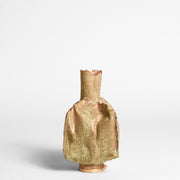 ANNA GLEESON is an Australian artist now based in New-York. Anna creates contemporary ceramic sculptures using traditional hand-building techniques which she manipulates in order to distort the expected aesthetic of a vessel, creating playful and intriguing sculptures. 