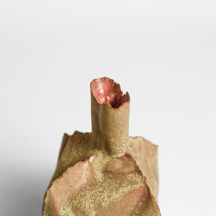 ANNA GLEESON is an Australian artist now based in New-York. Anna creates contemporary ceramic sculptures using traditional hand-building techniques which she manipulates in order to distort the expected aesthetic of a vessel, creating playful and intriguing sculptures. 