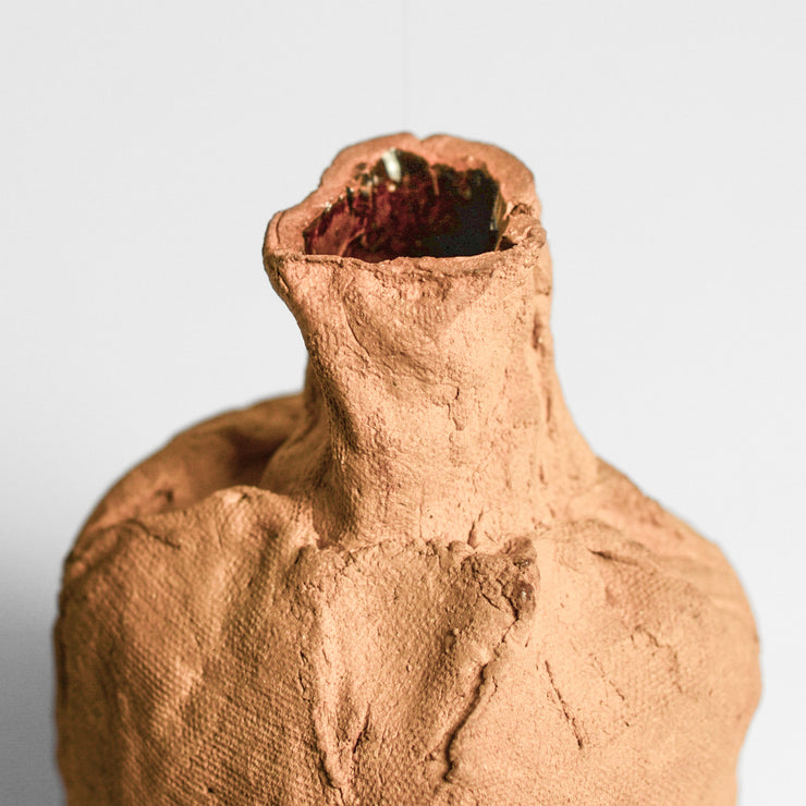 ANNA GLEESON is an Australian artist now based in New-York. Anna creates contemporary ceramic sculptures using traditional hand-building techniques which she manipulates in order to distort the expected aesthetic of a vessel, creating playful and intriguing sculptures. 