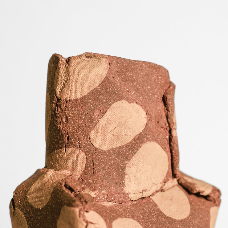ANNA GLEESON is an Australian artist now based in New-York. Anna creates contemporary ceramic sculptures using traditional hand-building techniques which she manipulates in order to distort the expected aesthetic of a vessel, creating playful and intriguing sculptures. 