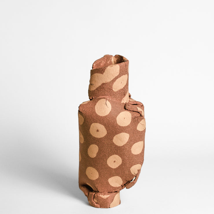 ANNA GLEESON is an Australian artist now based in New-York. Anna creates contemporary ceramic sculptures using traditional hand-building techniques which she manipulates in order to distort the expected aesthetic of a vessel, creating playful and intriguing sculptures. 