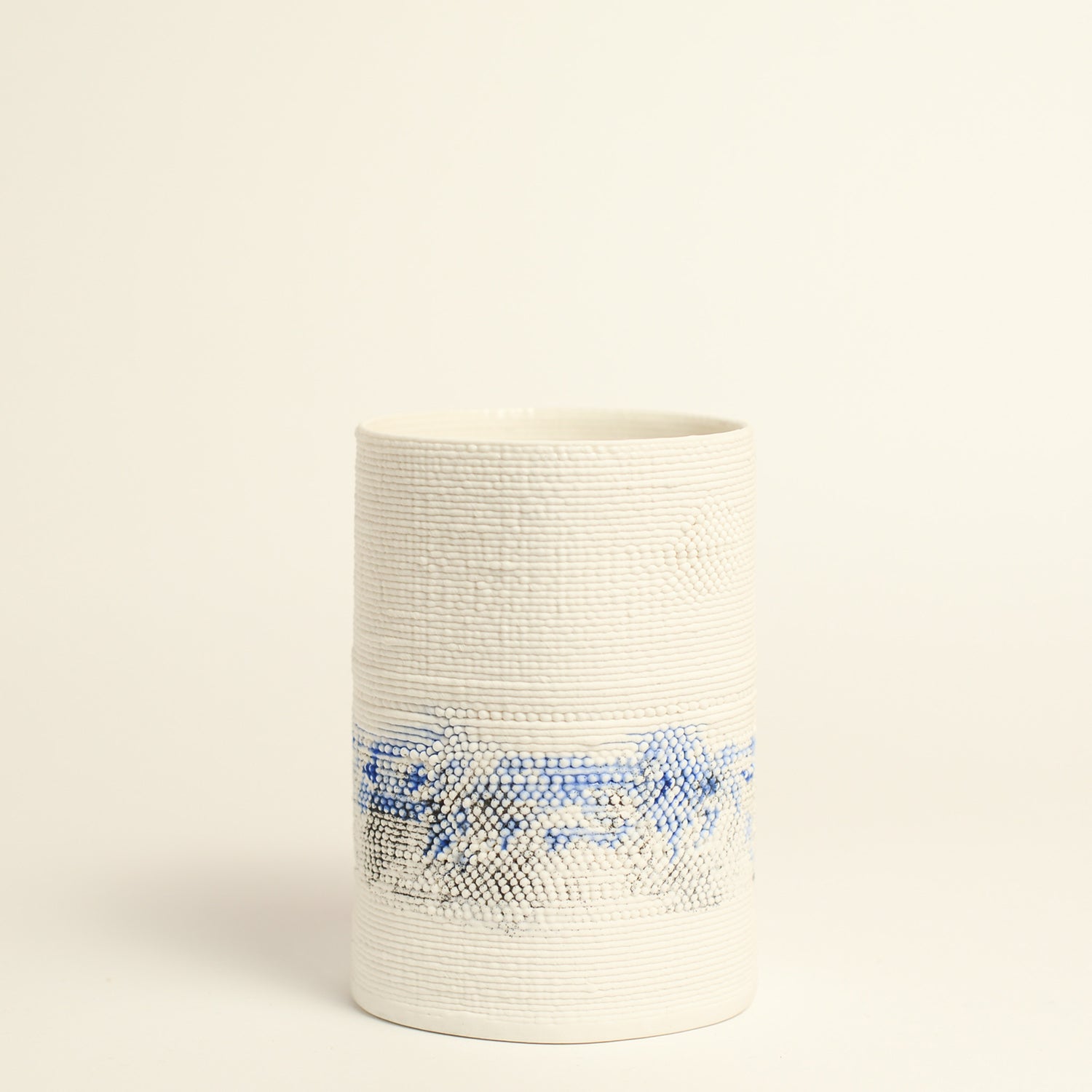 Porcelain sculpture made by Alterfact using 3D printing techniques in clay. Alterfact is an Australian duo composed of ceramicist Lucile Sciallano and designer Ben Landau based in Melbourne where they create contemporary ceramics using 3D printing techniques.