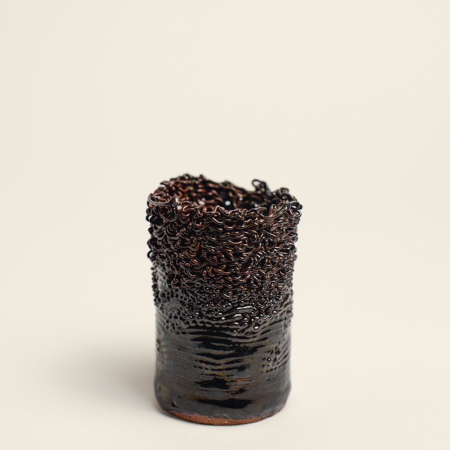 Porcelain sculpture made by Alterfact using 3D printing techniques in clay. Alterfact is an Australian duo composed of ceramicist Lucile Sciallano and designer Ben Landau based in Melbourne where they create contemporary ceramics using 3D printing techniques.