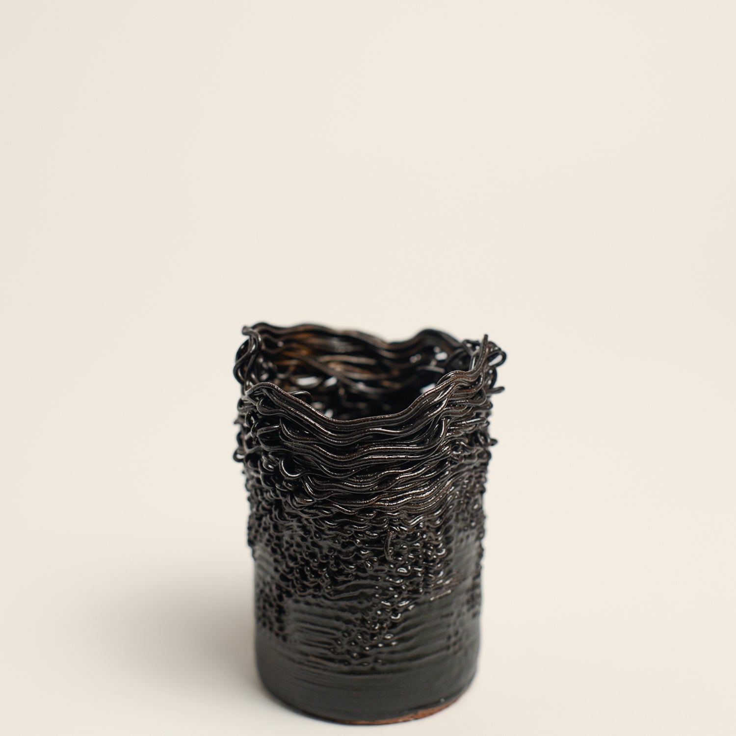 Porcelain sculpture made by Alterfact using 3D printing techniques in clay. Alterfact is an Australian duo composed of ceramicist Lucile Sciallano and designer Ben Landau based in Melbourne where they create contemporary ceramics using 3D printing techniques.