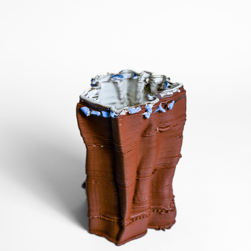 Porcelain sculpture made by Alterfact using 3D printing techniques in clay. Alterfact is an Australian duo composed of ceramicist Lucile Sciallano and designer Ben Landau based in Melbourne where they create contemporary ceramics using 3D printing techniques.