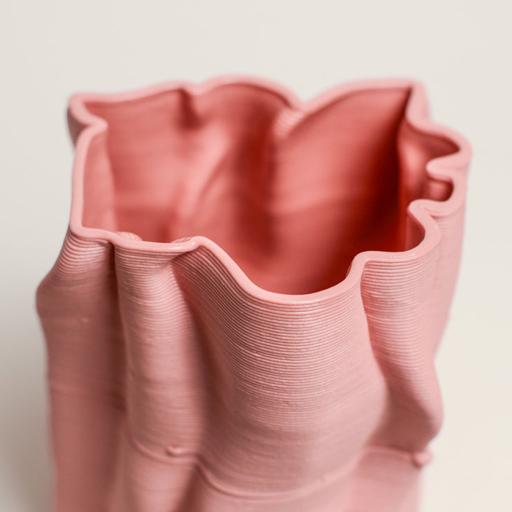 Porcelain sculpture made by Alterfact using 3D printing techniques in clay. Alterfact is an Australian duo composed of ceramicist Lucile Sciallano and designer Ben Landau based in Melbourne where they create contemporary ceramics using 3D printing techniques.
