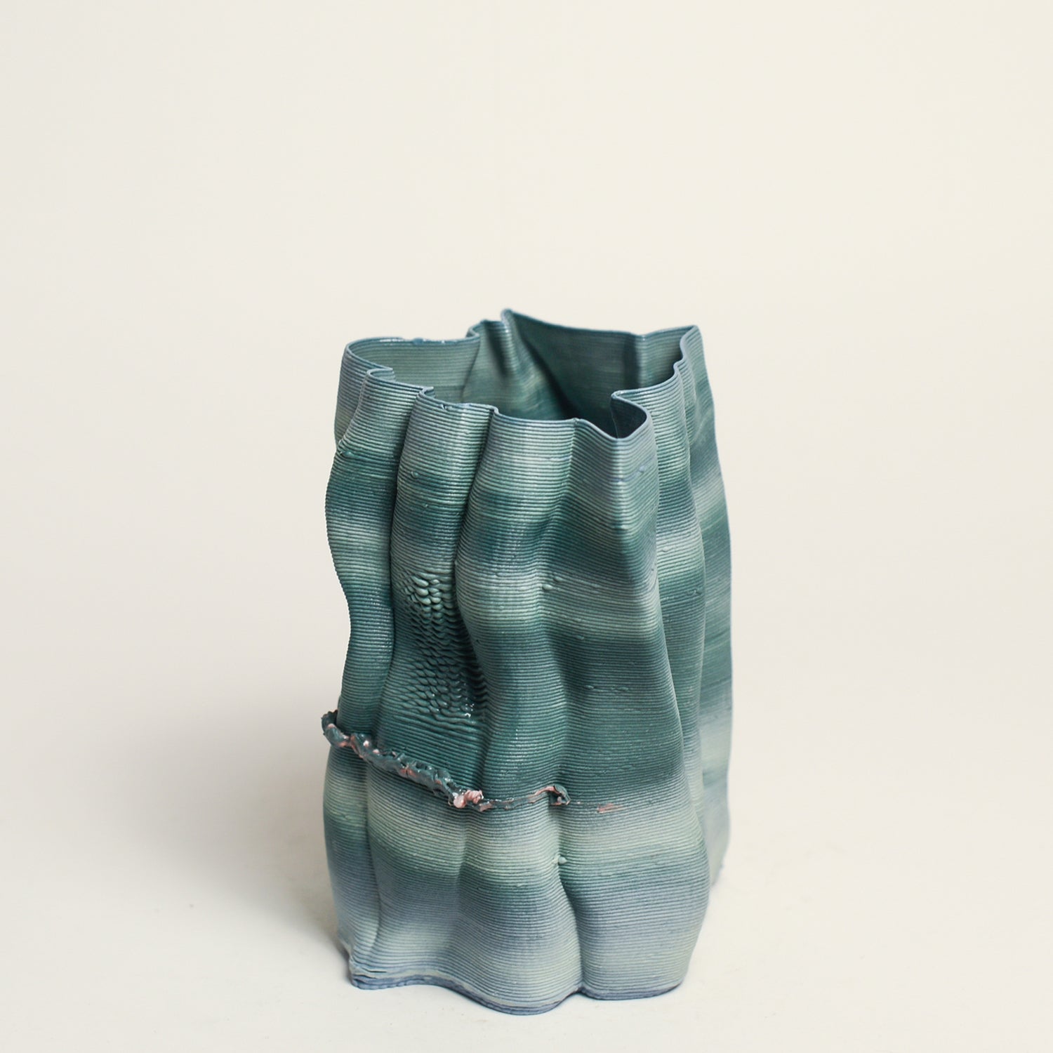 Porcelain sculpture made by Alterfact using 3D printing techniques in clay. Alterfact is an Australian duo composed of ceramicist Lucile Sciallano and designer Ben Landau based in Melbourne where they create contemporary ceramics using 3D printing techniques.