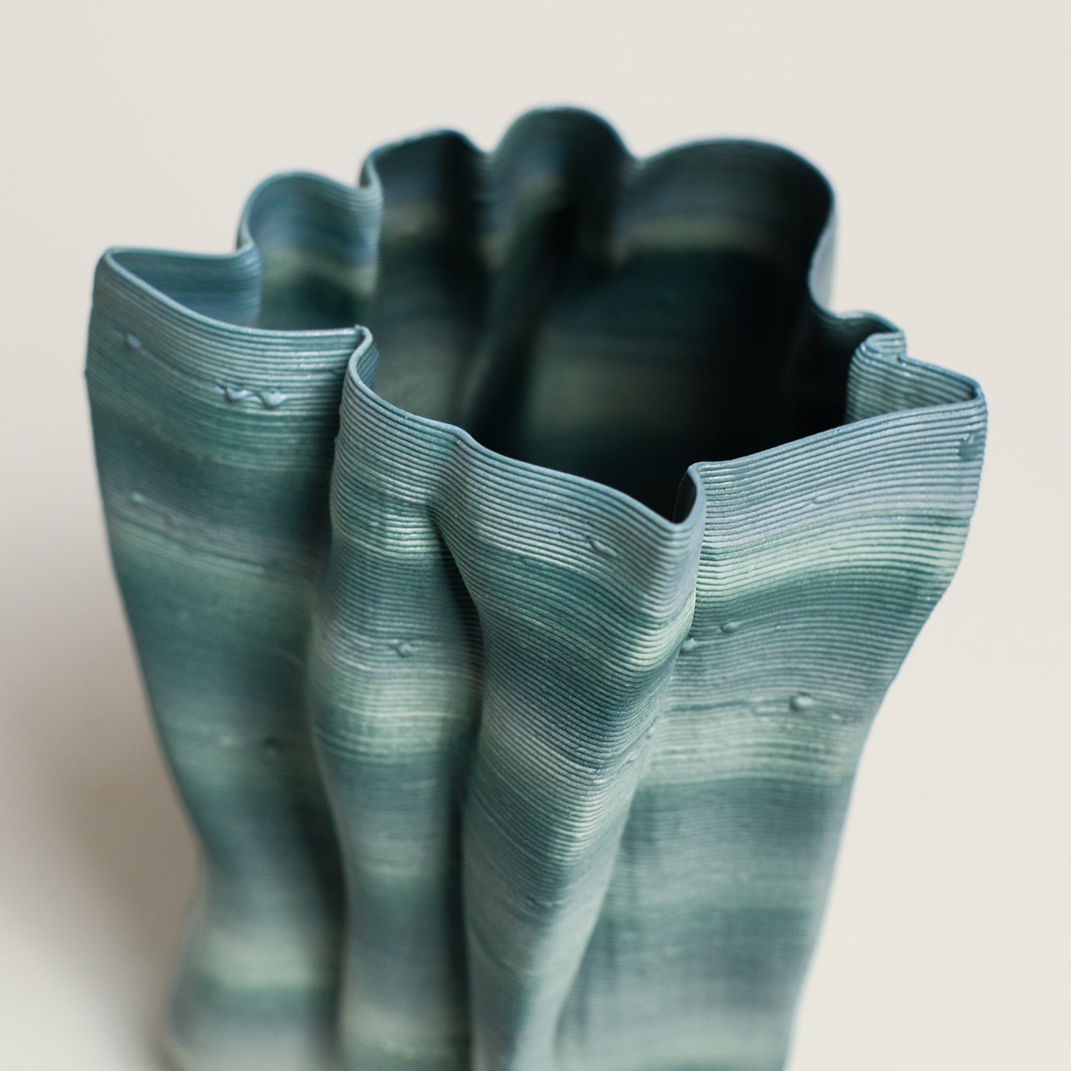 Porcelain sculpture made by Alterfact using 3D printing techniques in clay. Alterfact is an Australian duo composed of ceramicist Lucile Sciallano and designer Ben Landau based in Melbourne where they create contemporary ceramics using 3D printing techniques.