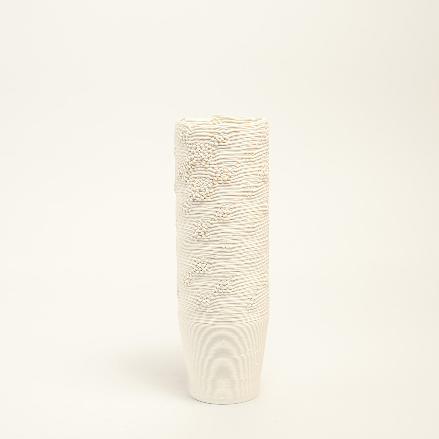 Porcelain sculpture made by Alterfact using 3D printing techniques in clay. Alterfact is an Australian duo composed of ceramicist Lucile Sciallano and designer Ben Landau based in Melbourne where they create contemporary ceramics using 3D printing techniques.