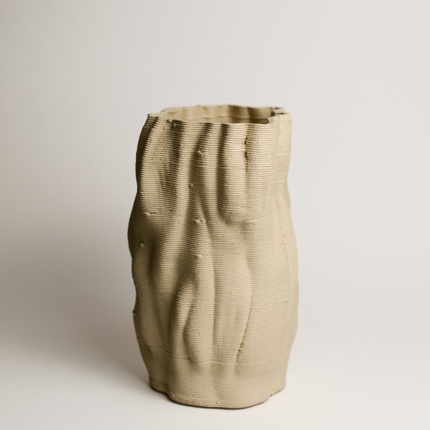 ALTERFACT is an experimental design studio created by Lucile Sciallano and Ben Landau in 2014. Alterfact’s practice is currently focused on the use of 3D printing in clay as a small batch manufacturing process. They push the boundaries of this traditionally plastic-based medium, and play with its connotations of utilitarianism and gimmickry, as it moves into a feasible reality