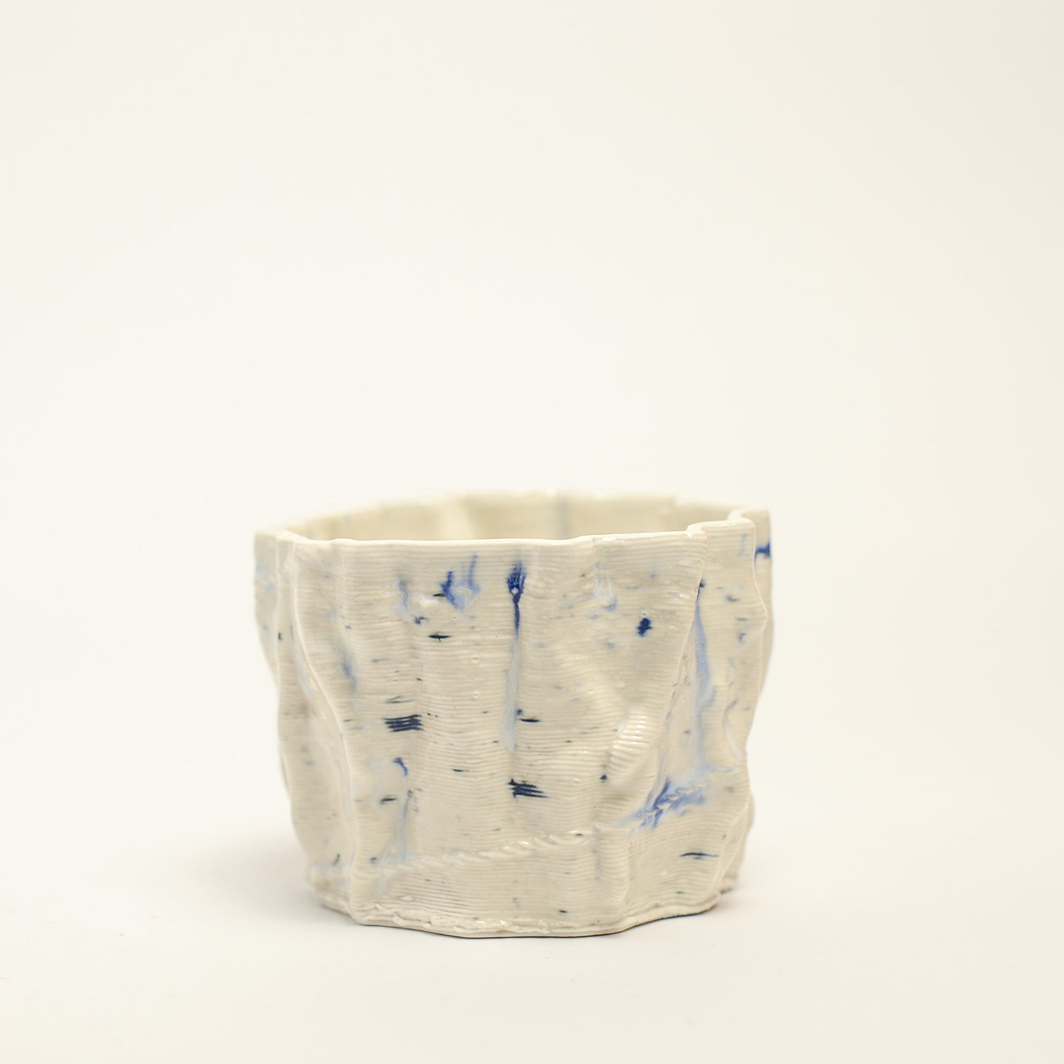 Porcelain sculpture made by Alterfact using 3D printing techniques in clay. Alterfact is an Australian duo composed of ceramicist Lucile Sciallano and designer Ben Landau based in Melbourne where they create contemporary ceramics using 3D printing techniques.