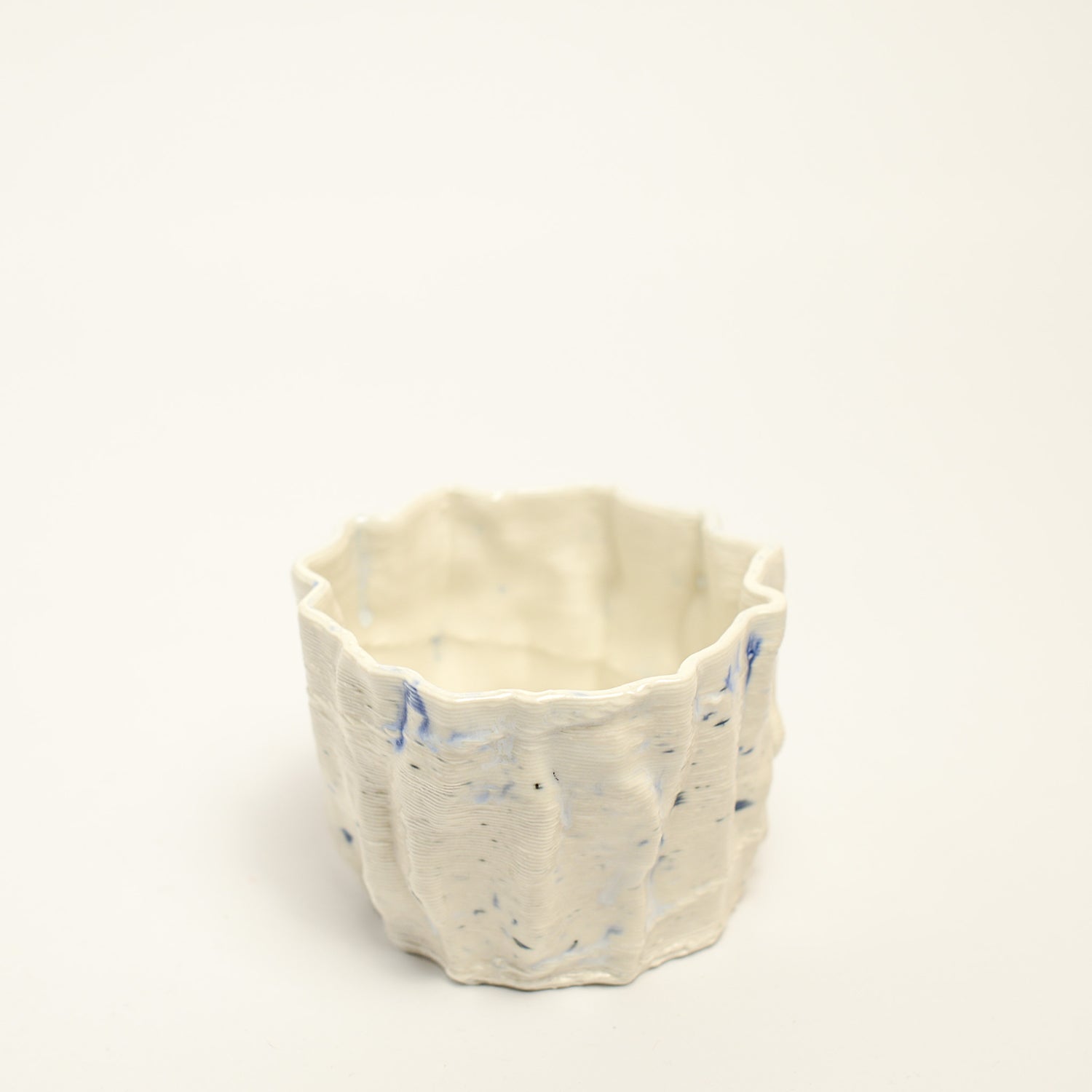 Porcelain sculpture made by Alterfact using 3D printing techniques in clay. Alterfact is an Australian duo composed of ceramicist Lucile Sciallano and designer Ben Landau based in Melbourne where they create contemporary ceramics using 3D printing techniques.