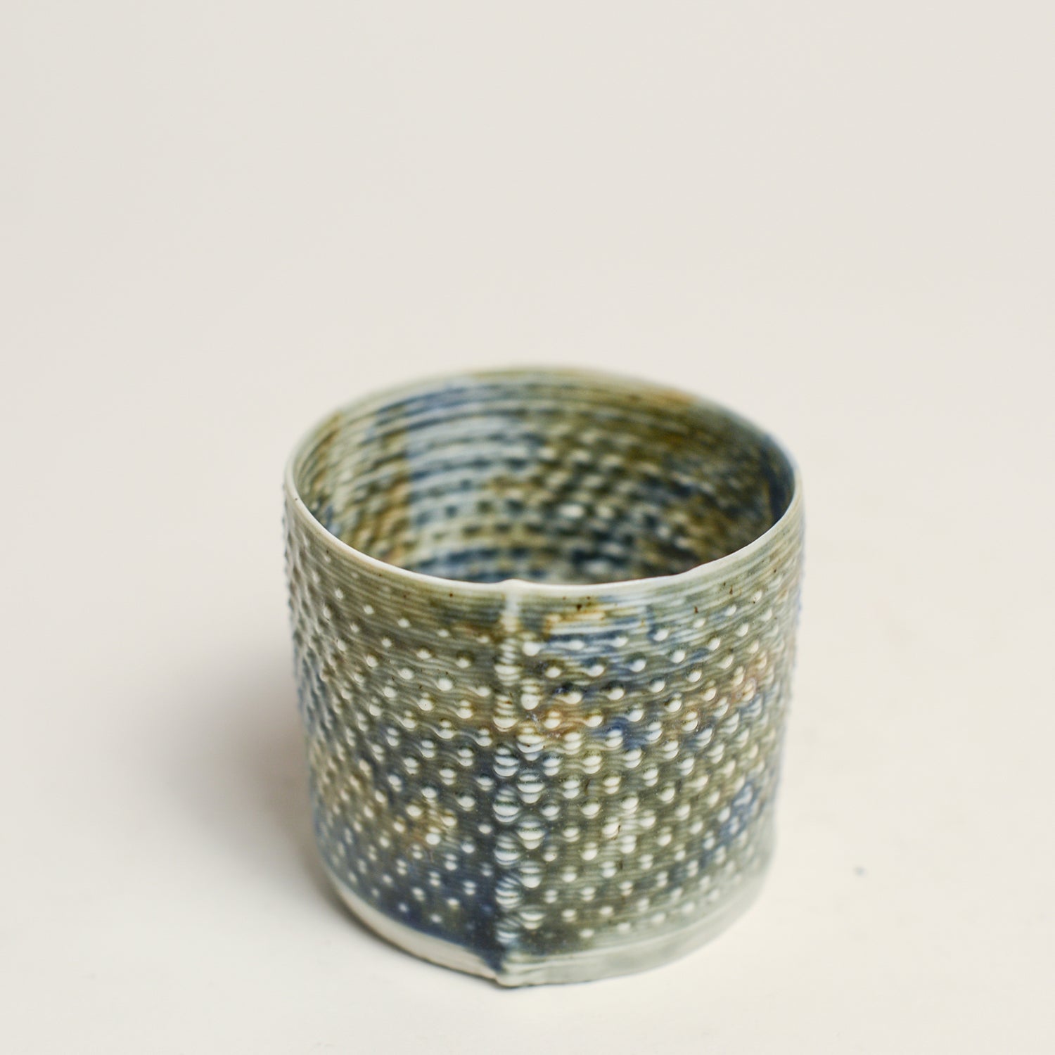 Porcelain sculpture made by Alterfact using 3D printing techniques in clay. Alterfact is an Australian duo composed of ceramicist Lucile Sciallano and designer Ben Landau based in Melbourne where they create contemporary ceramics using 3D printing techniques.