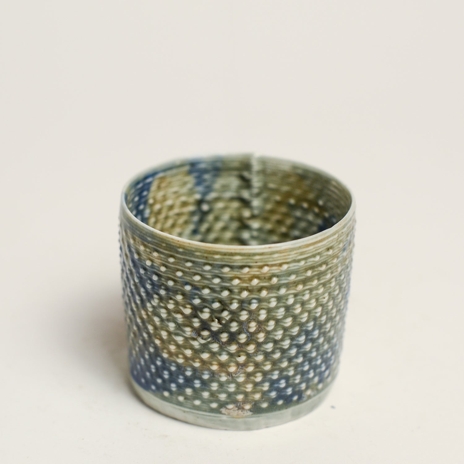 Porcelain sculpture made by Alterfact using 3D printing techniques in clay. Alterfact is an Australian duo composed of ceramicist Lucile Sciallano and designer Ben Landau based in Melbourne where they create contemporary ceramics using 3D printing techniques.