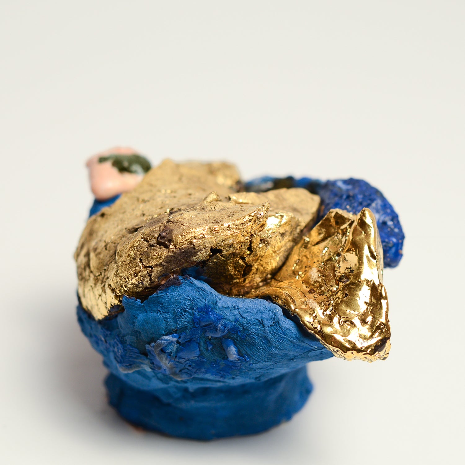 Ceramic sculpture handmade by ceramicist Anna Parsons