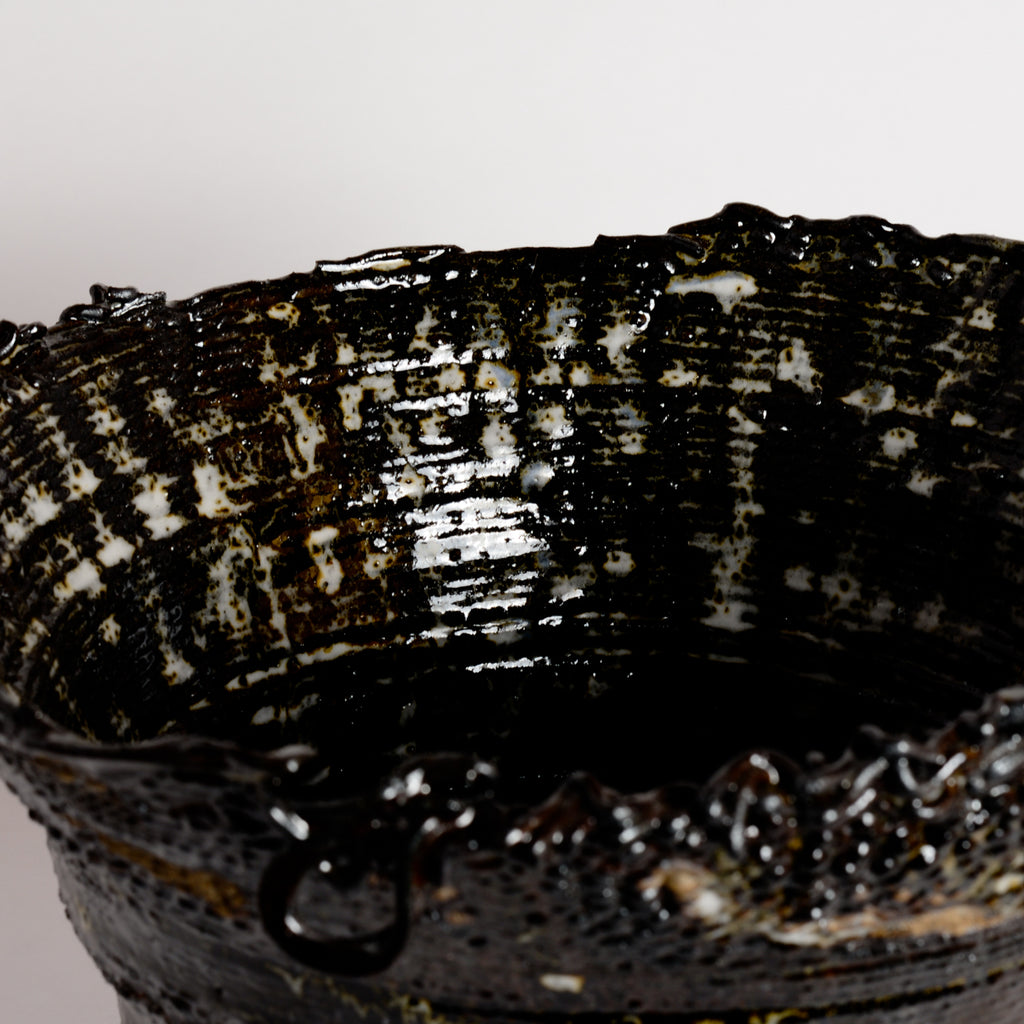 'Threaded Series' Vessel