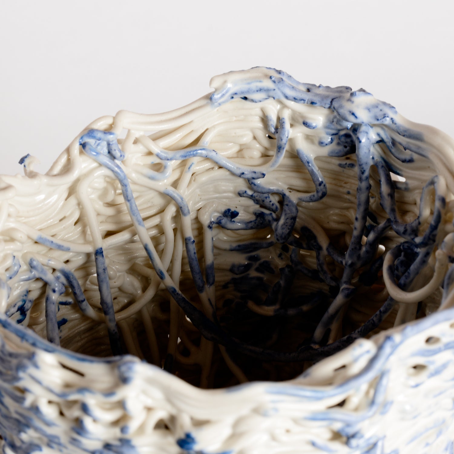 'Threaded Series' Vessel