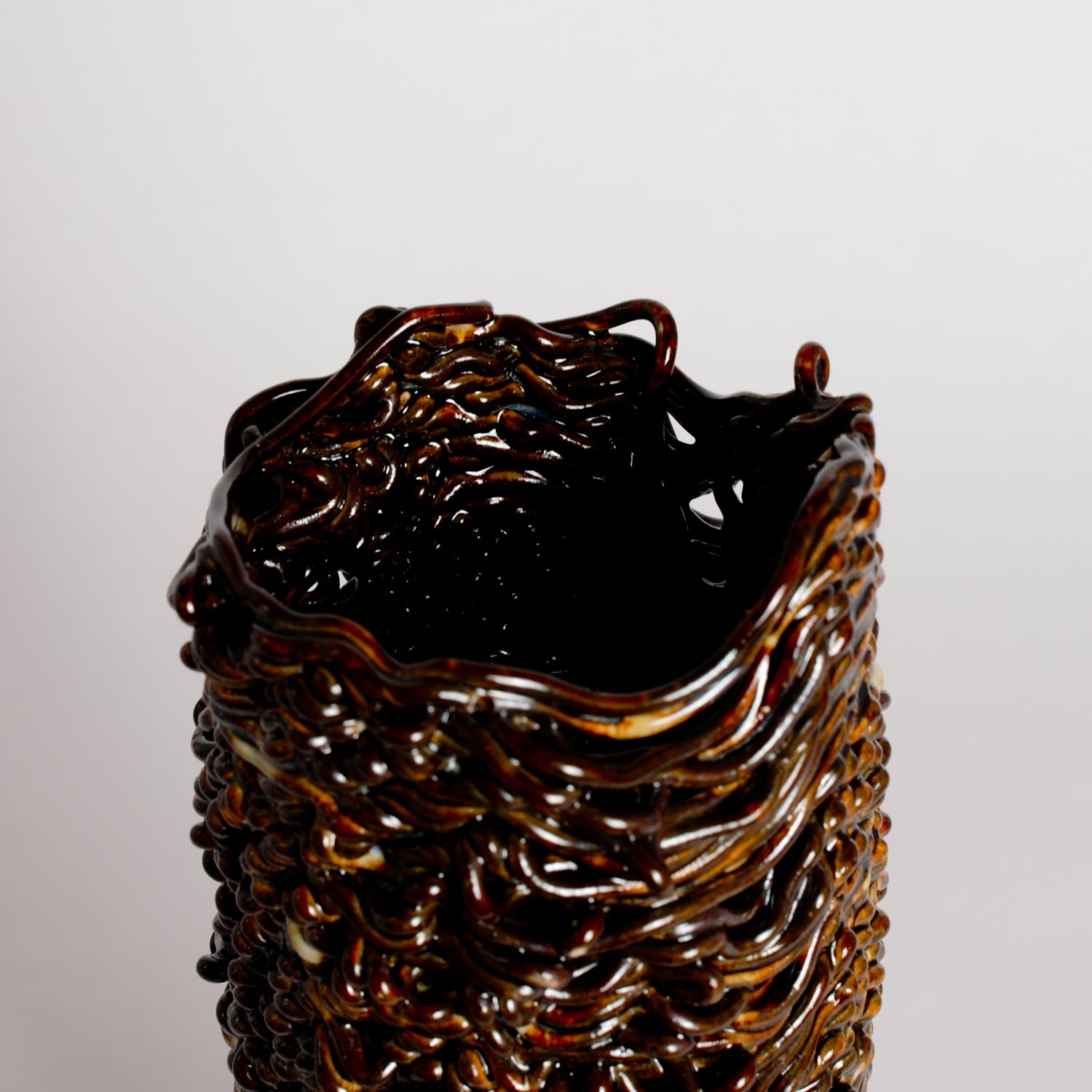 'Threaded Series' Vessel