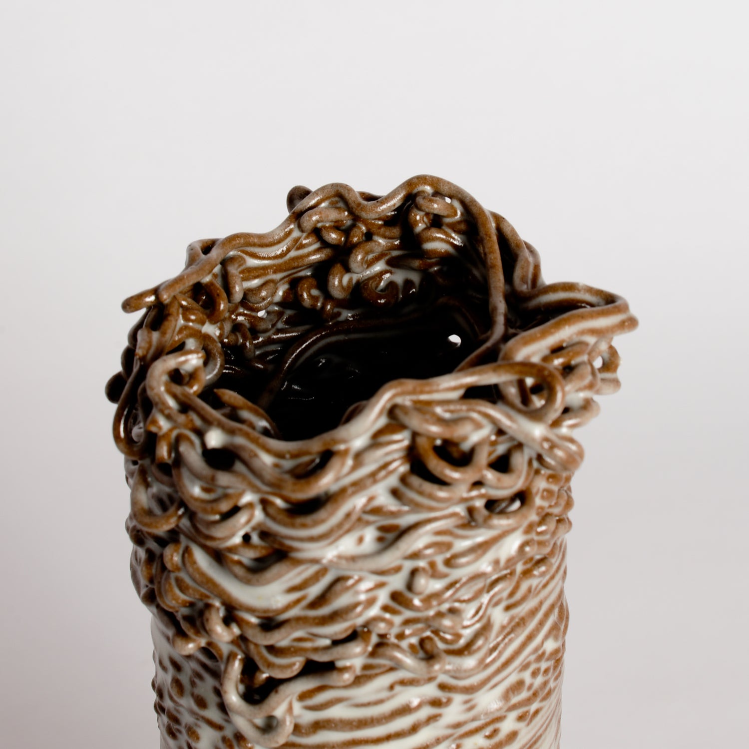 'Threaded Series' Vessel