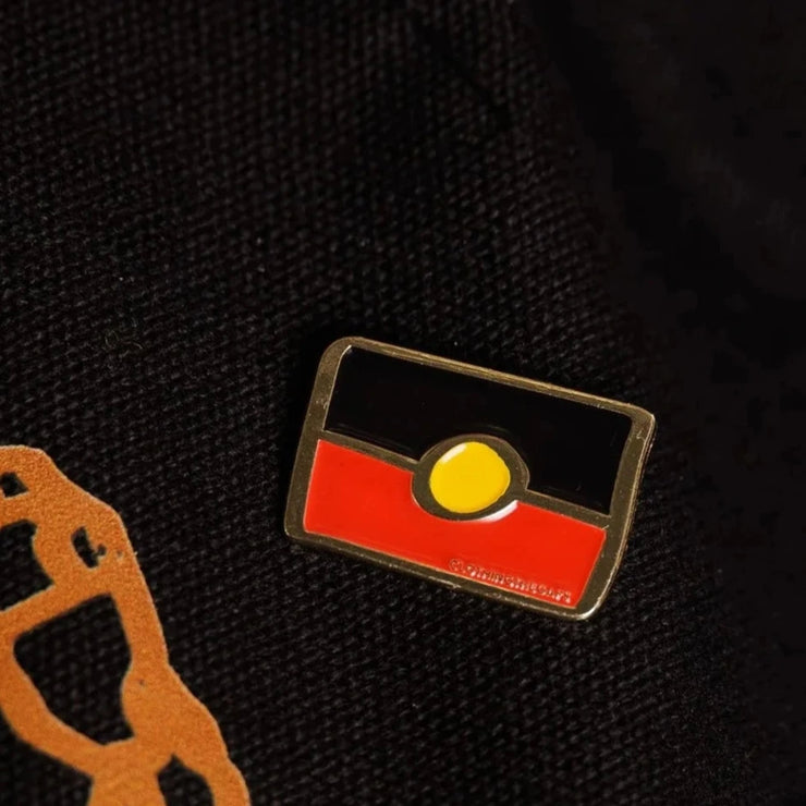 Clothing-the-gaps-keyring-aboriginal flag