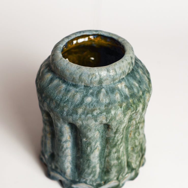 DAWN VACHON studied visual arts at Emily Carr University of Art and Design in Vancouver, receiving her BFA in 2008. Since relocating to Melbourne, she has made a lot of ceramic pots and has exhibited a handful of ceramic things that aren&