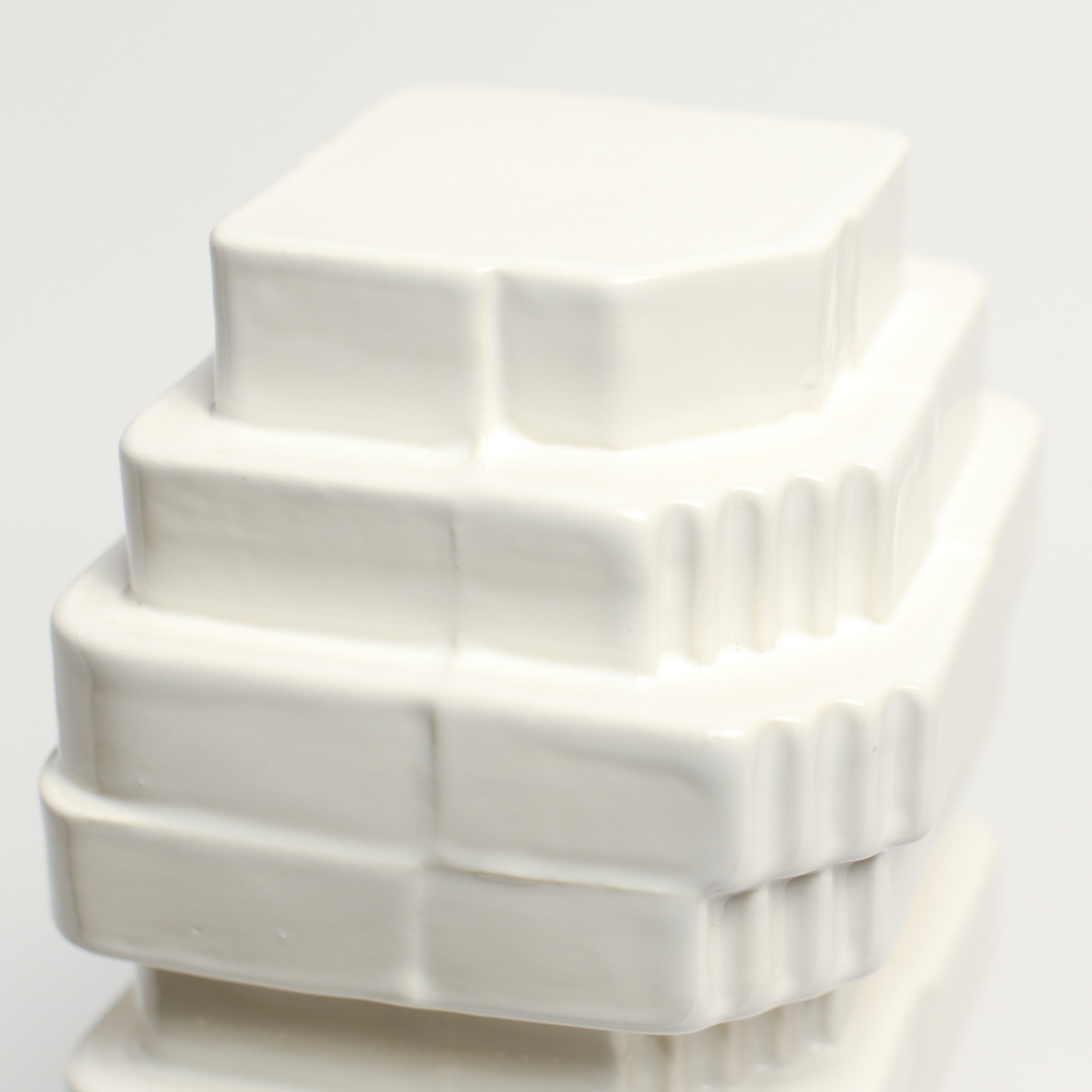 Ceramic vase handmade by Ella Reweti using slipcasting techniques. Ella is an Australian ceramicist based in Melbourne where she creates contemporary ceramics using slipcasting techniques and playing with form.