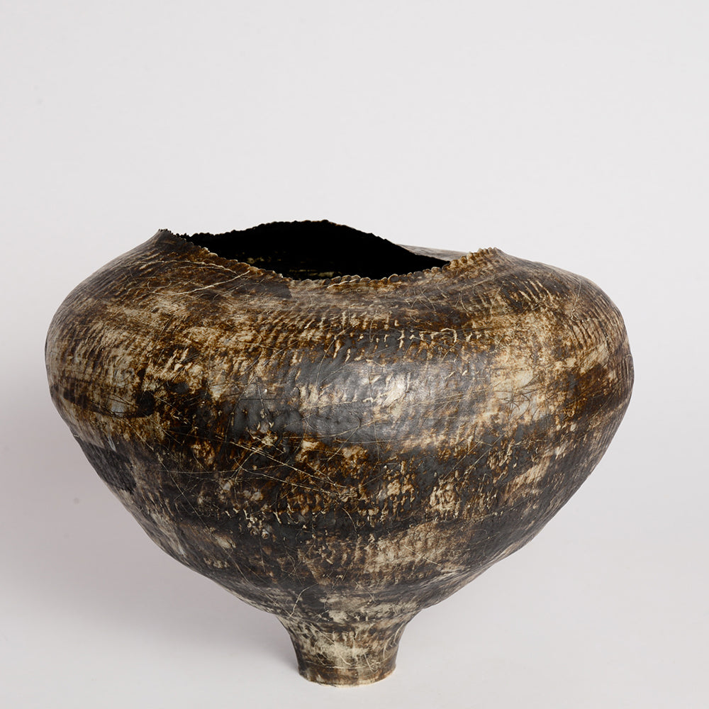 gốm maker is the ceramic practice of Thannie Phan, a Vietnamese artist and potter now based in Naarm. 
Thannie's practice is a physical interpretation of the stories she writes about where she is, where she was, and the people surrounding her. The works are hand-built by pinching coils, glazed by brushing or stamping.