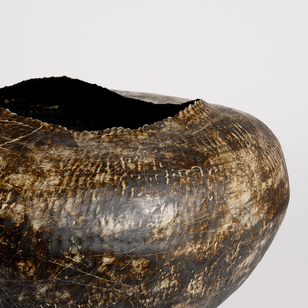 gốm maker is the ceramic practice of Thannie Phan, a Vietnamese artist and potter now based in Naarm. 
Thannie's practice is a physical interpretation of the stories she writes about where she is, where she was, and the people surrounding her. The works are hand-built by pinching coils, glazed by brushing or stamping.