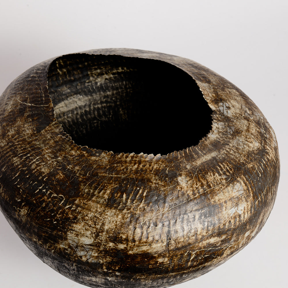 gốm maker is the ceramic practice of Thannie Phan, a Vietnamese artist and potter now based in Naarm. 
Thannie's practice is a physical interpretation of the stories she writes about where she is, where she was, and the people surrounding her. The works are hand-built by pinching coils, glazed by brushing or stamping.