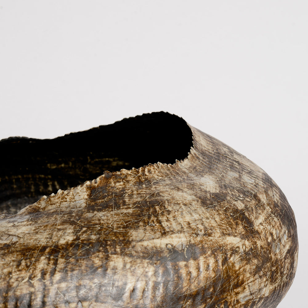 gốm maker is the ceramic practice of Thannie Phan, a Vietnamese artist and potter now based in Naarm. 
Thannie's practice is a physical interpretation of the stories she writes about where she is, where she was, and the people surrounding her. The works are hand-built by pinching coils, glazed by brushing or stamping.