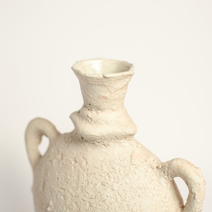 Ceramic vase handmade by Melbourne-based artist Irene from Iggy & Lou Lou. Irene’s practice is informed by a deep respect for traditional making processes, a commitment to a minimal environmental footprint, and a devotion to creating handmade, beloved ceramics that last a lifetime.