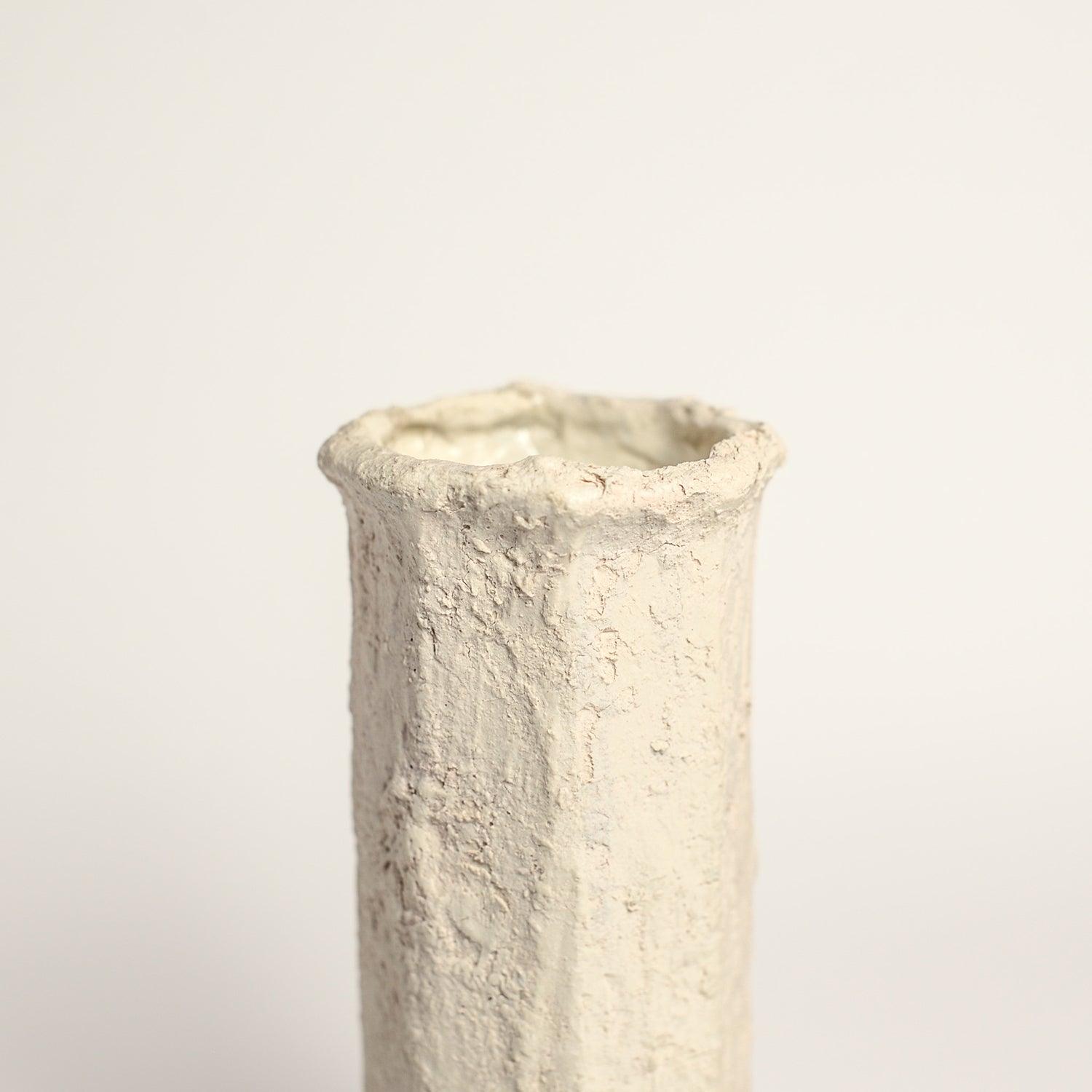 Ceramic vase handmade by Melbourne-based artist Irene from Iggy & Lou Lou. Irene’s practice is informed by a deep respect for traditional making processes, a commitment to a minimal environmental footprint, and a devotion to creating handmade, beloved ceramics that last a lifetime.
