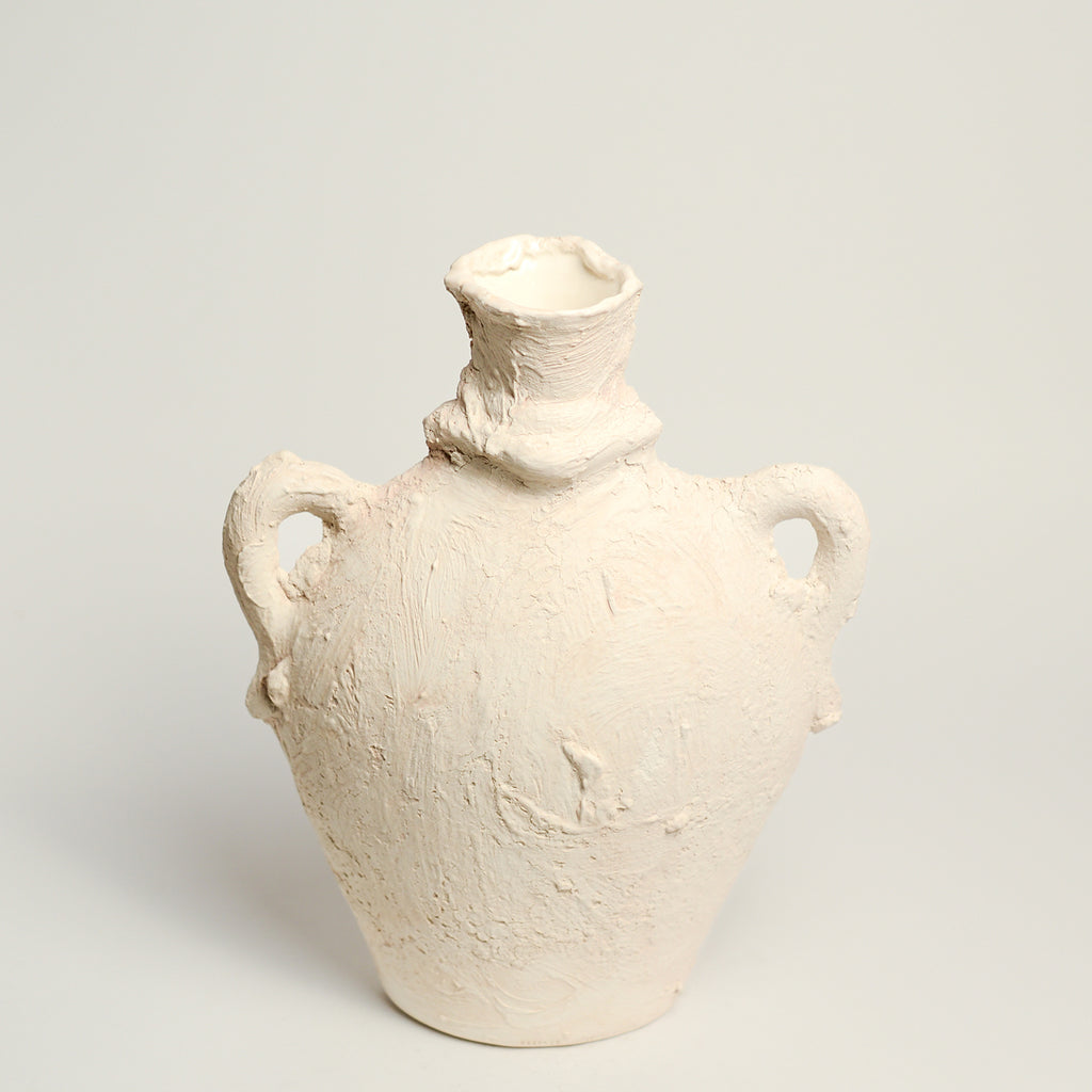 Ceramic vase handmade by Melbourne-based artist Irene from Iggy & Lou Lou. Irene’s practice is informed by a deep respect for traditional making processes, a commitment to a minimal environmental footprint, and a devotion to creating handmade, beloved ceramics that last a lifetime. Irene Grishin Selzer