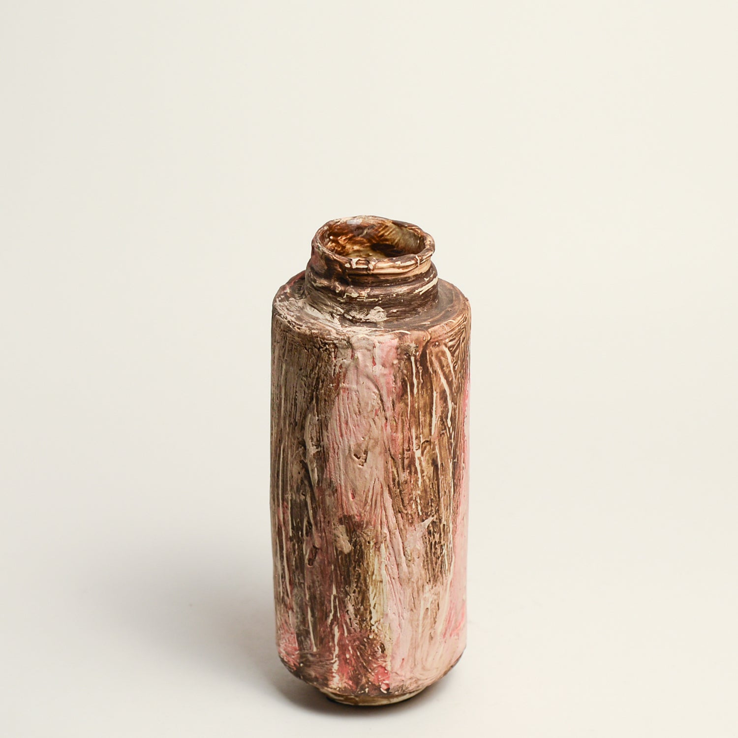 Ceramic vase handmade by Melbourne-based artist Irene from Iggy & Lou Lou. Irene’s practice is informed by a deep respect for traditional making processes, a commitment to a minimal environmental footprint, and a devotion to creating handmade, beloved ceramics that last a lifetime. Irene Grishin Selzer