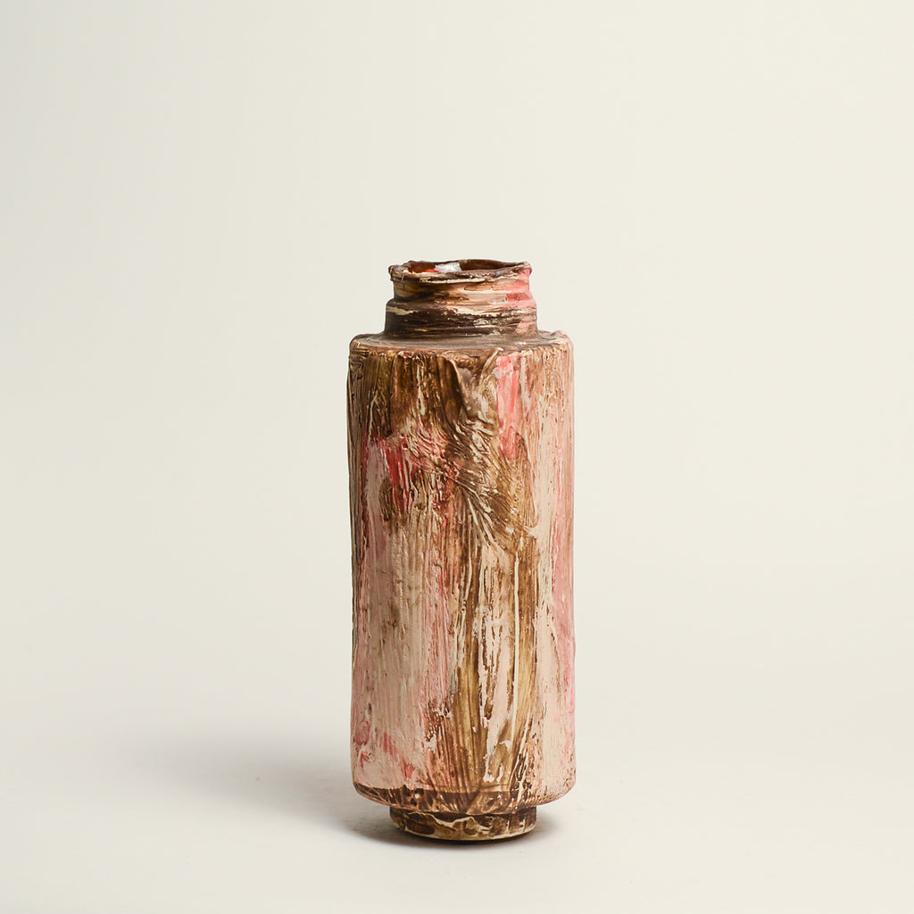 Ceramic vase handmade by Melbourne-based artist Irene from Iggy & Lou Lou. Irene’s practice is informed by a deep respect for traditional making processes, a commitment to a minimal environmental footprint, and a devotion to creating handmade, beloved ceramics that last a lifetime. Irene Grishin Selzer