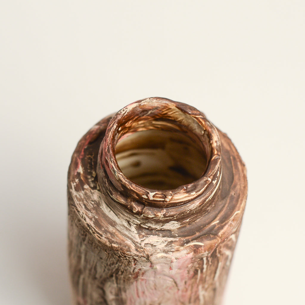 Ceramic vase handmade by Melbourne-based artist Irene from Iggy & Lou Lou. Irene’s practice is informed by a deep respect for traditional making processes, a commitment to a minimal environmental footprint, and a devotion to creating handmade, beloved ceramics that last a lifetime. Irene Grishin Selzer