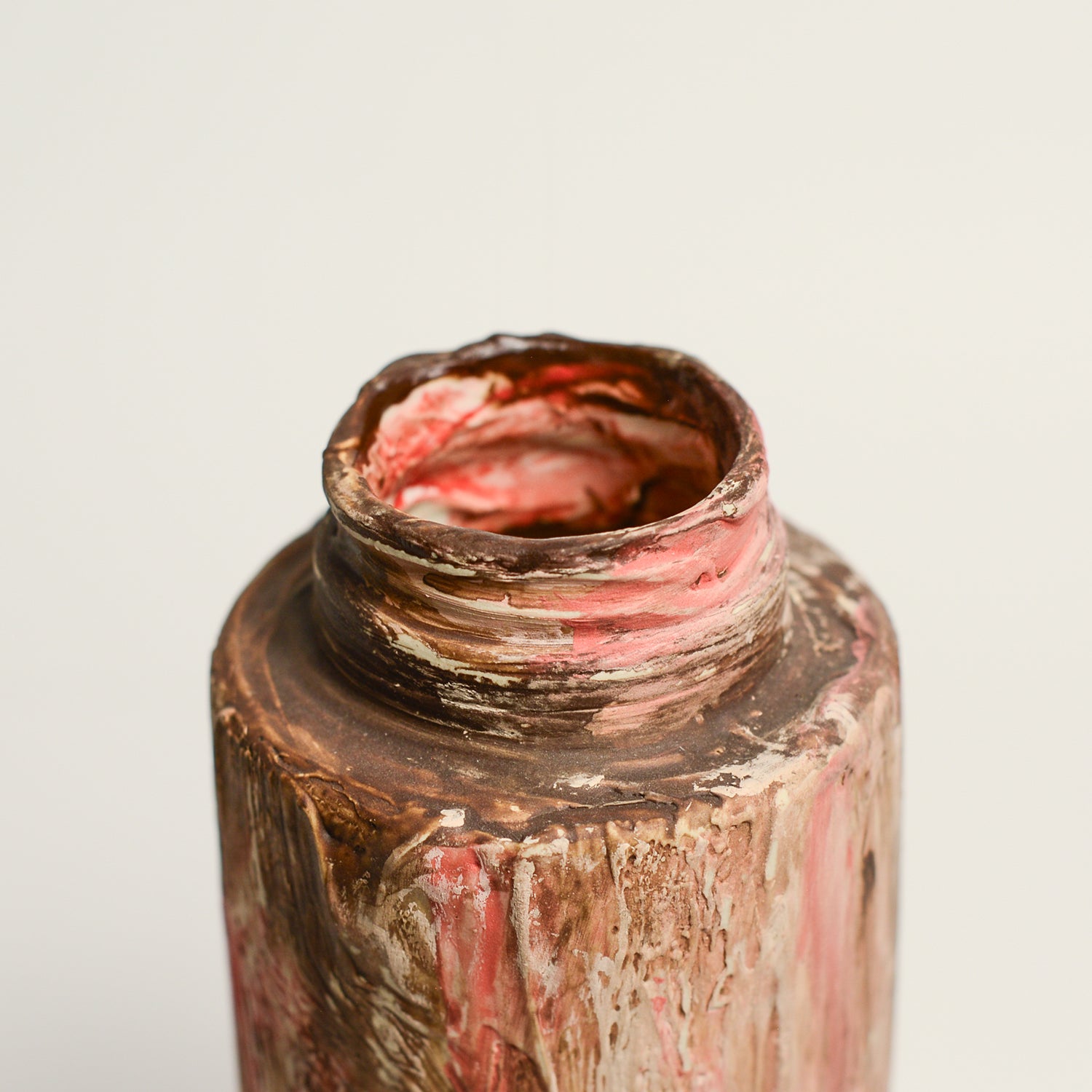 Ceramic vase handmade by Melbourne-based artist Irene from Iggy & Lou Lou. Irene’s practice is informed by a deep respect for traditional making processes, a commitment to a minimal environmental footprint, and a devotion to creating handmade, beloved ceramics that last a lifetime. Irene Grishin Selzer