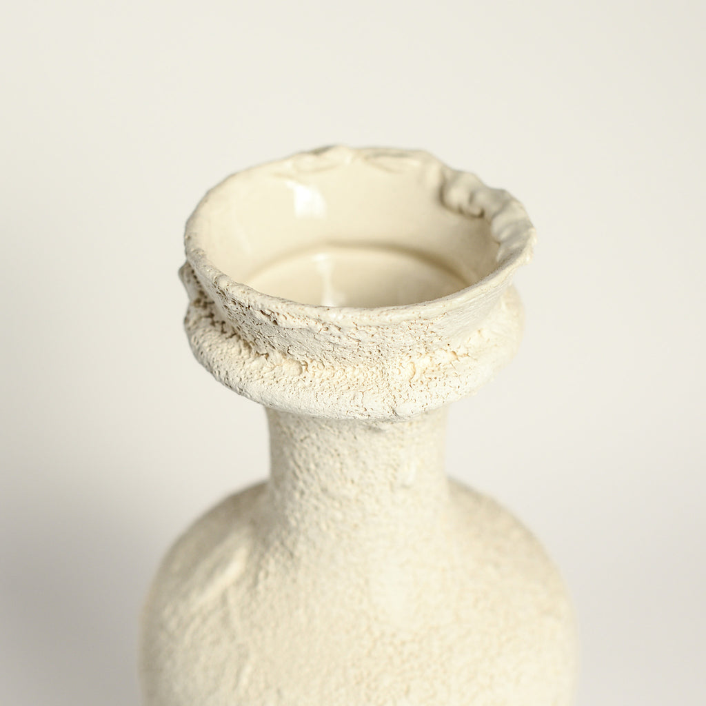 Ceramic vase handmade by Melbourne-based artist Irene from Iggy & Lou Lou. Irene’s practice is informed by a deep respect for traditional making processes, a commitment to a minimal environmental footprint, and a devotion to creating handmade, beloved ceramics that last a lifetime.