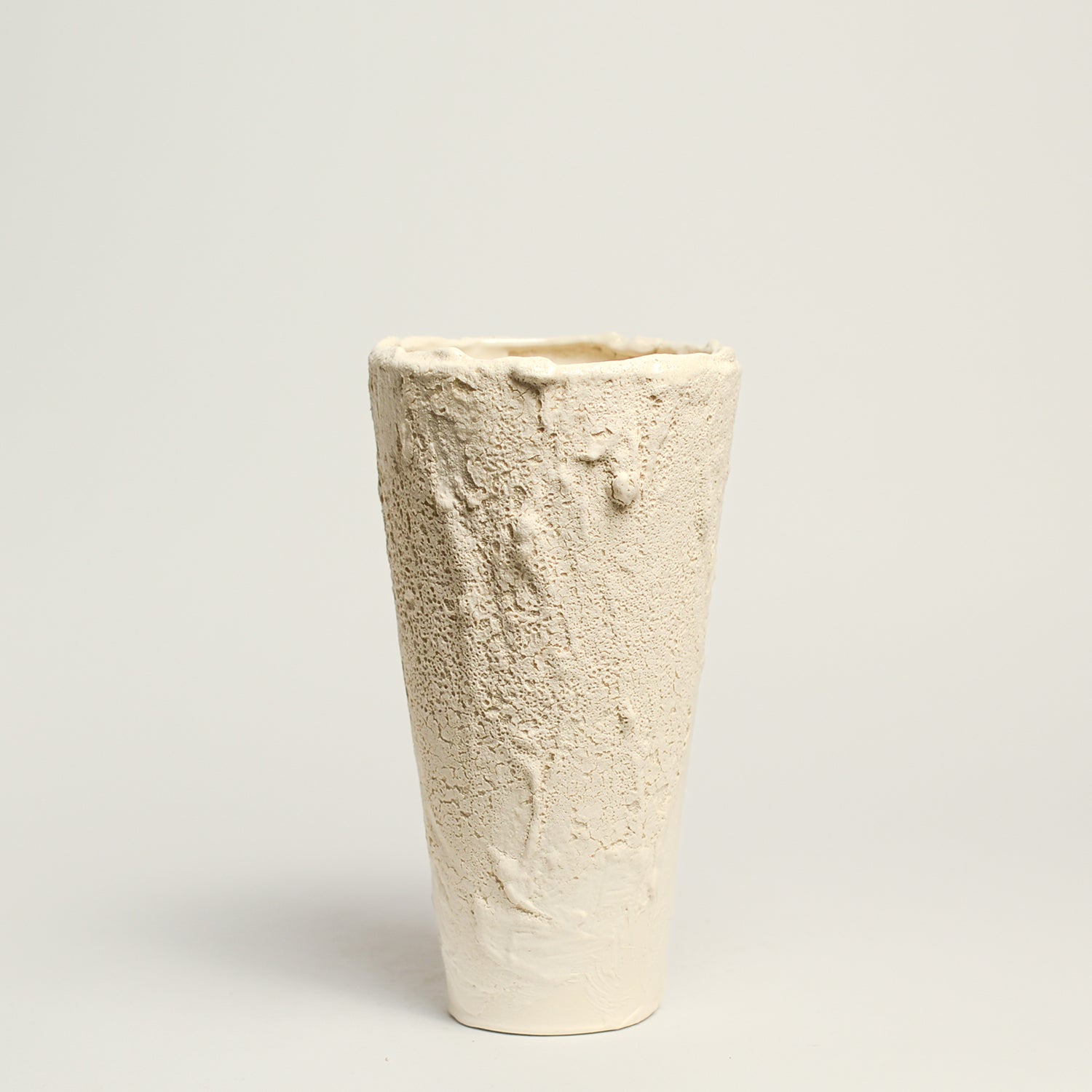 Ceramic vase handmade by Melbourne-based artist Irene from Iggy & Lou Lou. Irene’s practice is informed by a deep respect for traditional making processes, a commitment to a minimal environmental footprint, and a devotion to creating handmade, beloved ceramics that last a lifetime. Irene Grishin Selzer