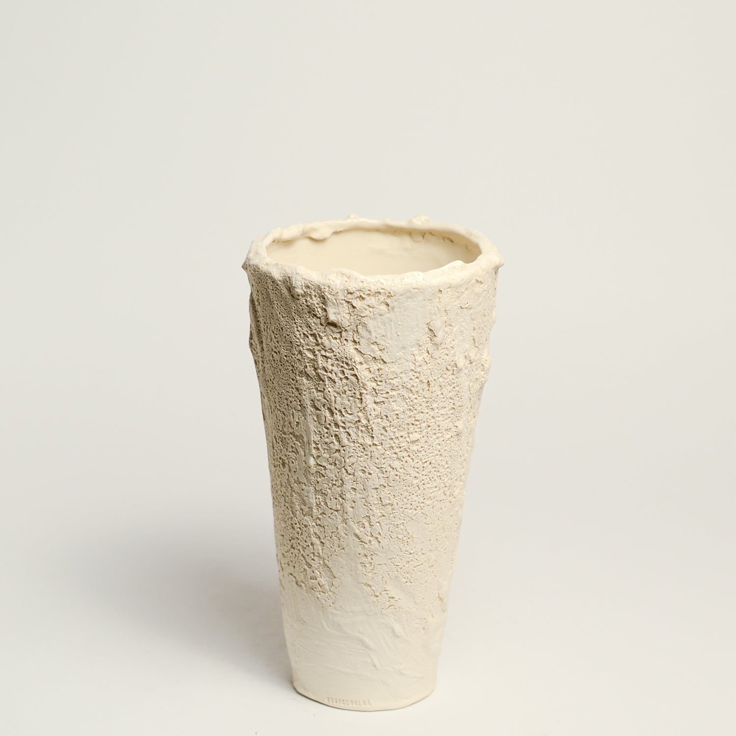 Ceramic vase handmade by Melbourne-based artist Irene from Iggy & Lou Lou. Irene’s practice is informed by a deep respect for traditional making processes, a commitment to a minimal environmental footprint, and a devotion to creating handmade, beloved ceramics that last a lifetime. Irene Grishin Selzer