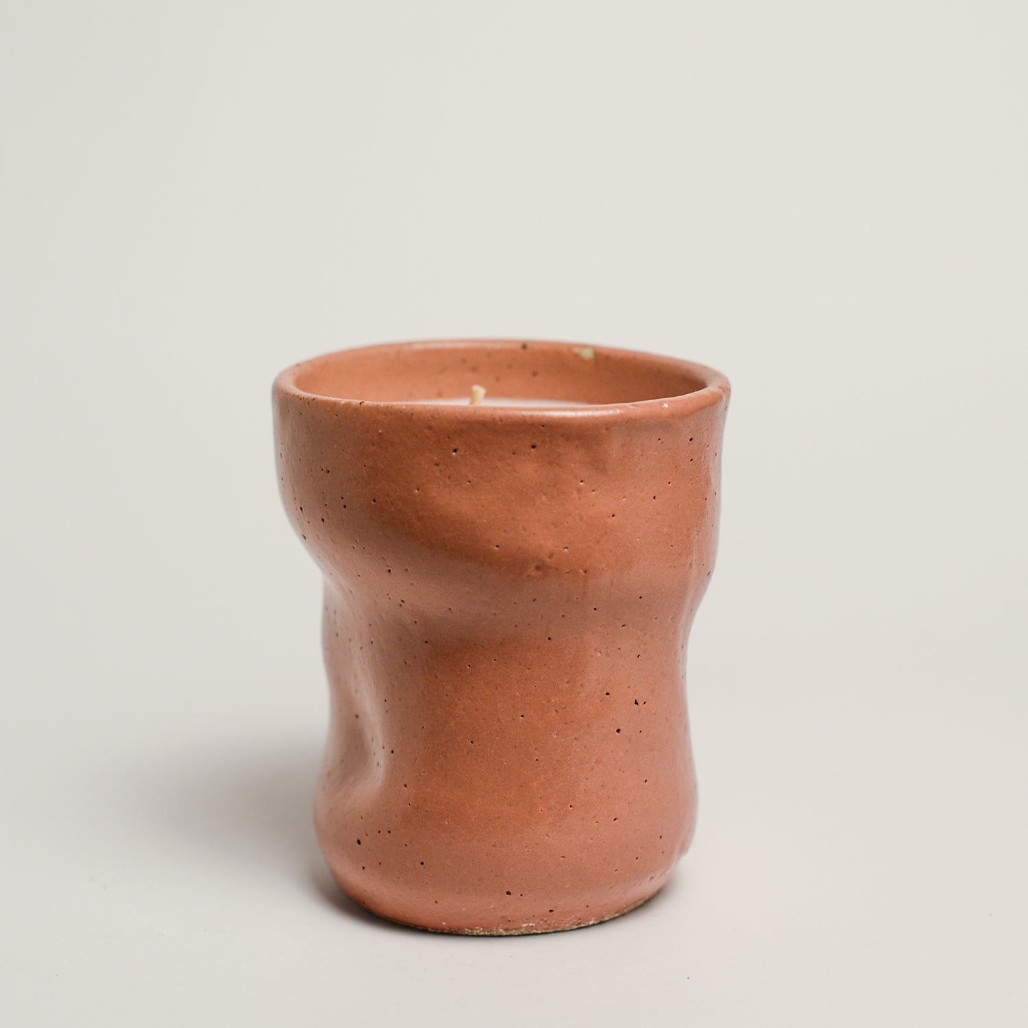 pépite presents its first commissioned series - an impressive XL ceramic candle featuring a signature bump vessel made by artist James Lemon and scented candle hand poured by Melbourne label You, Me & Bones. A gift that keeps on giving - once the candle has been enjoyed until its last drop, this piece becomes a beautiful