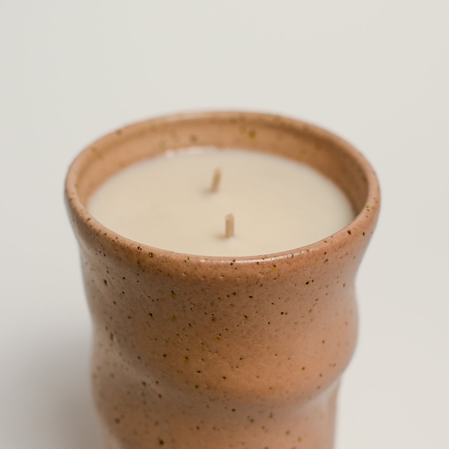pépite presents its first commissioned series - an impressive XL ceramic candle featuring a signature bump vessel made by artist James Lemon and scented candle hand poured by Melbourne label You, Me & Bones. A gift that keeps on giving - once the candle has been enjoyed until its last drop, this piece becomes a beautiful